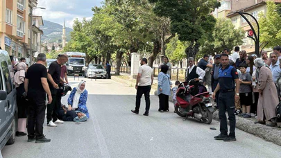 Motosiklet Yayaya Çarptı: 2 Kişi Yaralandı