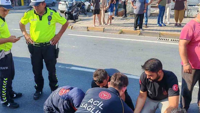 Otomobil Yayalara Çarptı: Biri Çocuk 2 Yaralı