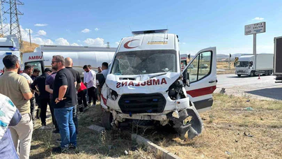 Çorum’da ambulans ile cip çarpıştı: 5 yaralı