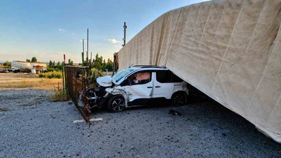 Çorum’da kontrolden çıkan tır, hafif ticari aracın üzerine devrildi: 1 yaralı