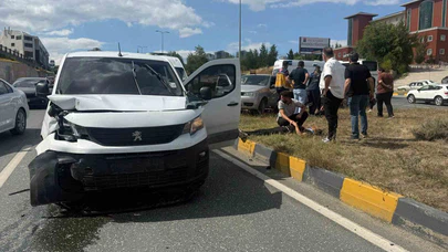 Kavşakta Çarpıştılar: 3 Kişi Yaralandı