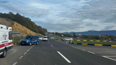 D-100’de iki araç çarpıştı: 5 yaralı