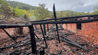 Çorum’da yanan ahırdaki 30 küçükbaş hayvan telef oldu