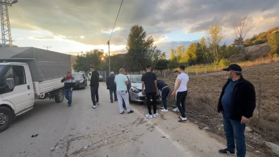 Minibüs ile otomobil çarpıştı: 5 yaralı