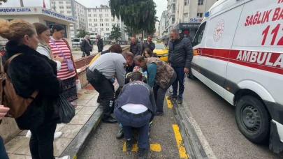 İnsanlık ölmemiş: Fenalaşıp yere düşen kişiye ilk yardım vatandaşlardan