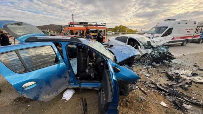 İki otomobil çarpıştı: 1 ölü, 5 yaralı