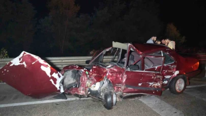 Zincirleme trafik kazasında Tofaş hurda yığınına döndü