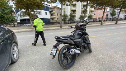 Motosiklet ile otomobil çarpıştı: 1 yaralı