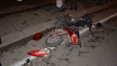 Otomobil elektrikli bisiklete çarptı: 1 ölü, 1 yaralı