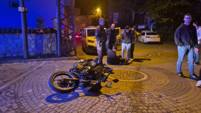 Polisi görünce kaçan motosikletli, kaza yapınca yakalandı