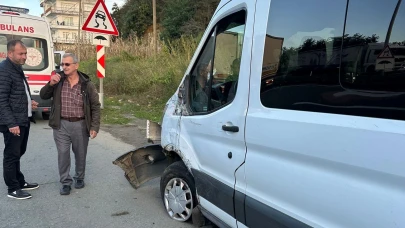 Okul servisi ile kamyonet çarpıştı