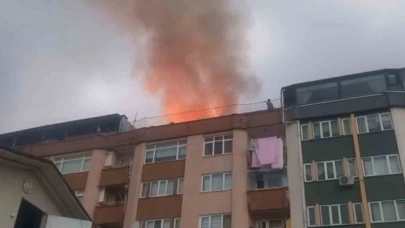 9 katlı binanın çatı katında yangın