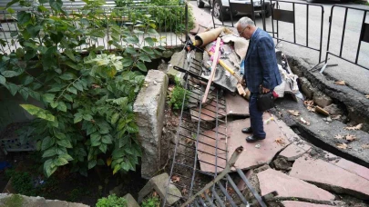 İstinat duvarı ve kaldırım çöktü: Dükkan ve bodrum kat kullanılamaz hale geldi