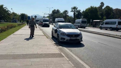 Otomobilin çarptığı kadın ağır yaralandı