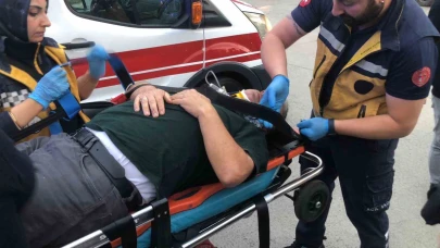 Sıkışmalı trafik kazası: 2 yaralı