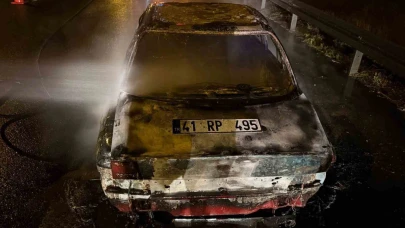 TEM’de seyir halindeki otomobil alev alev yandı