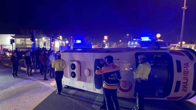 Ambulans ile cip çarpıştı: 3 yaralı