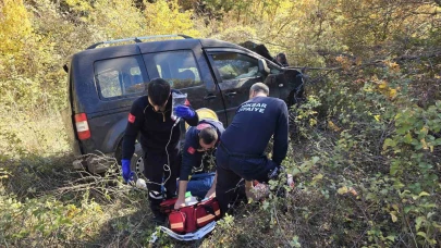 Uçuruma yuvarlanan araçtan 2 kişi sağ kurtuldu