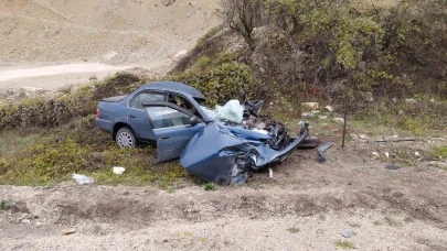 Kamyon otomobille çarpıştı: 1 ölü, 1 yaralı