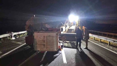 Traktörle hafif ticari araç çarpıştı: 5 yaralı