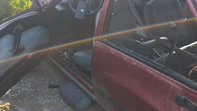 Kaldırımda yürürken dehşeti yaşadılar: Otomobilin altında kalan babaanne ve 2 torunu ağır yaralandı