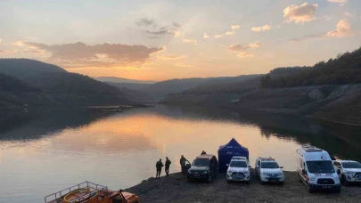 Balıkçılar barajda erkek cesedi buldu
