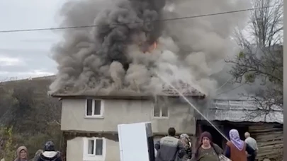 Çıkan ev yangını söndürüldü