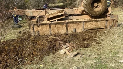 Traktör devrildi: 1 ölü