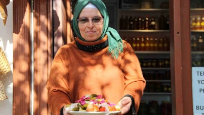 Kış mevsiminin vazgeçilmezi turşu tezgahları süslemeye başladı