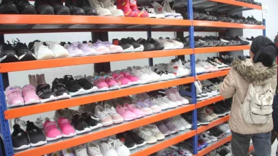 İhtiyaç sahibi aileler için ‘geçici giyim mağazası’ açıldı