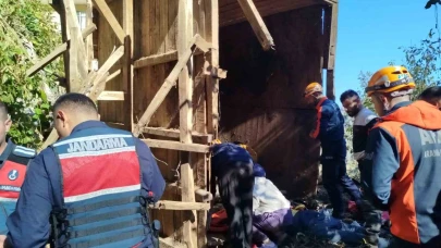 Ahşap yapı çöktü: 1 ölü, 2 yaralı