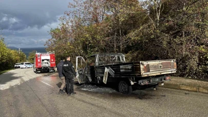 Seyir halindeki kamyonet alevlere teslim oldu