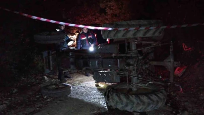 Devrilen traktörün sürücüsü hayatını kaybetti
