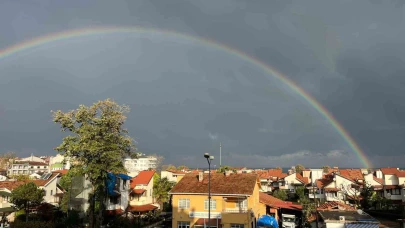 Yağmur sonrası beliren gökkuşağı görsel şölen oluşturdu