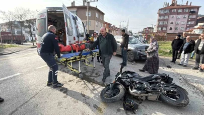 Ciple çarpışan motosikletli yaralandı