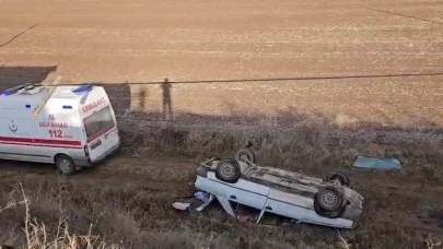 Çorum’da otomobil tarlaya uçtu: 2 yaralı