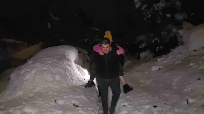 Evlerinde mahsur kalan engelli anne ve kızı ekiplerce kurtarıldı