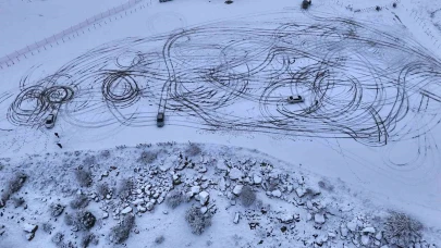 Sürücüler karın tadını drift atarak çıkardı