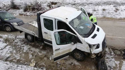 İşçileri taşıyan kamyonet yan yattı: 7 yaralı