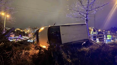 Otomobil ile hafif ticari araç çarpıştı: 3 yaralı