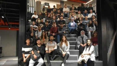 Gençler teknolojiyle iş hayatına hazırlanıyor