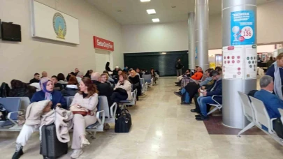 Yolcu uçağı martı sürüsüne çarptı