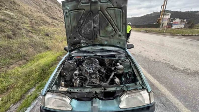 Seyir halindeki otomobilde çıkan yangın söndürüldü