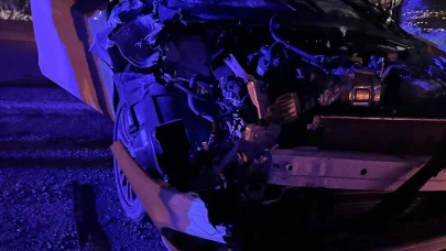 Otomobil traktörle çarpıştı: 4 yaralı