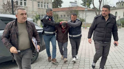 Üvey oğlunu bıçaklayarak öldürdü