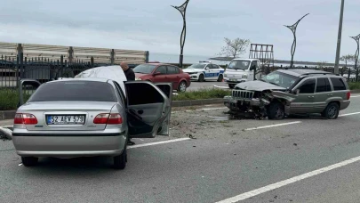 Bariyerleri aşan araç karşı şeride geçti: 2 yaralı