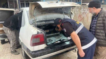 Park halineki araçta çıkan yangın büyümeden söndürüldü