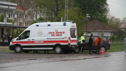Yolcu otobüsü iki araca çarptı: 1 yaralı