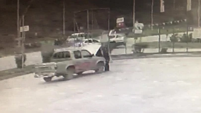 Amasya’da iki otomobil kavşakta çarpıştı: Kaza anı kamerada