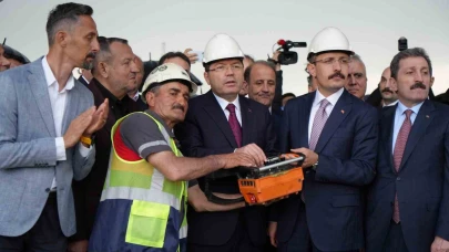 Bakan Tunç: "Yapay zekayla işimizi daha da kolaylaştıracak projeleri önümüzdeki günlerde milletimizle paylaşacağız"